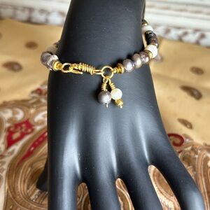 Chic Gold and Pearl Beaded Bracelet